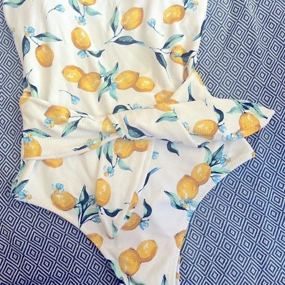 Brand New Jessica Simpson Lemons Printed Tie-Waist One-Piece Swimsuit Bra Cups
